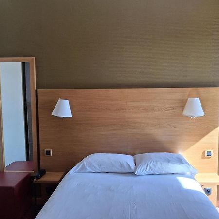 Hotel Tour Maje Rodez Bagian luar foto