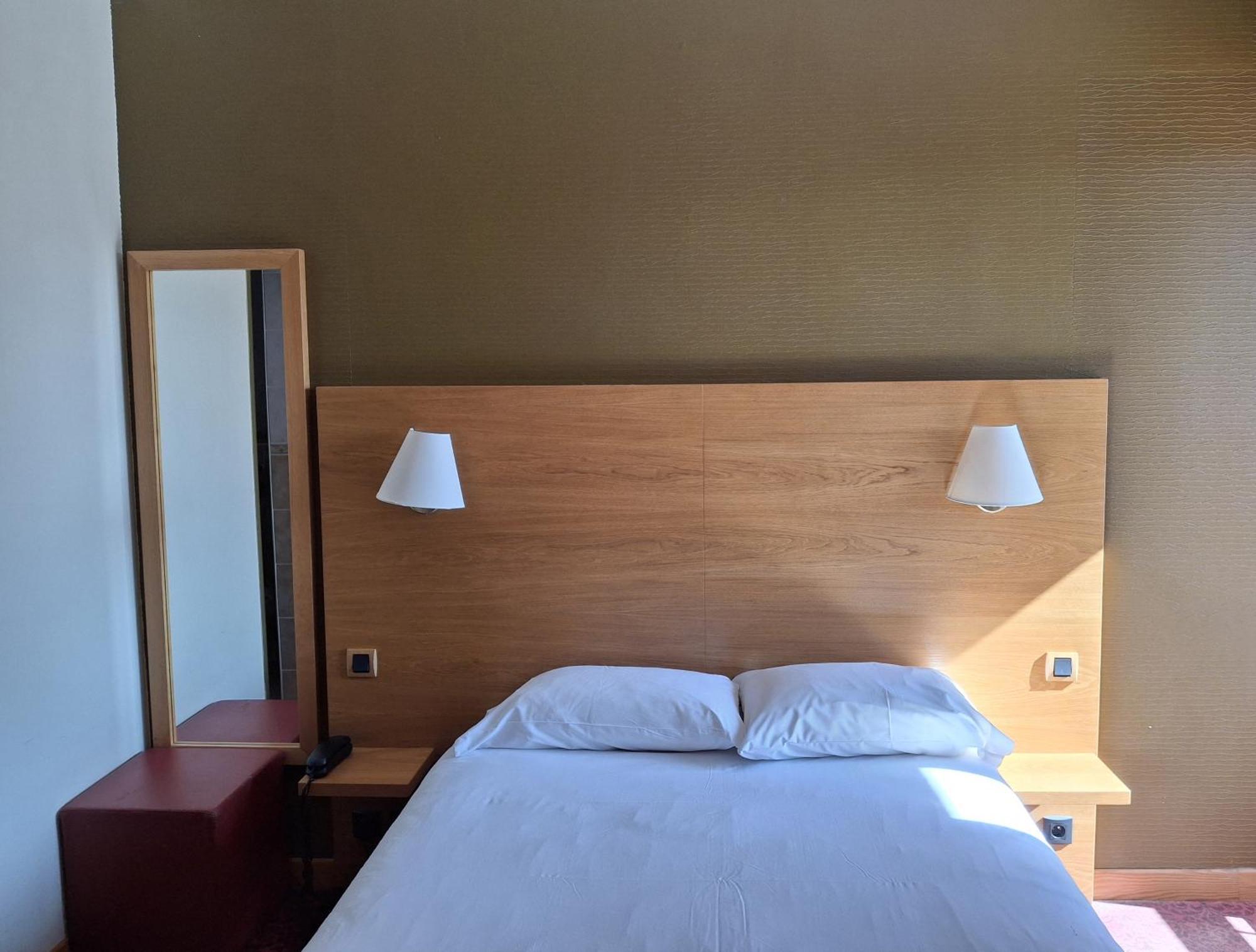 Hotel Tour Maje Rodez Bagian luar foto