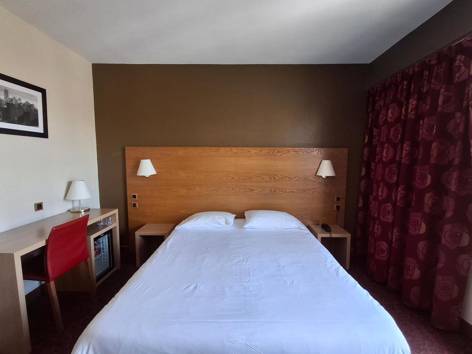 Hotel Tour Maje Rodez Bagian luar foto