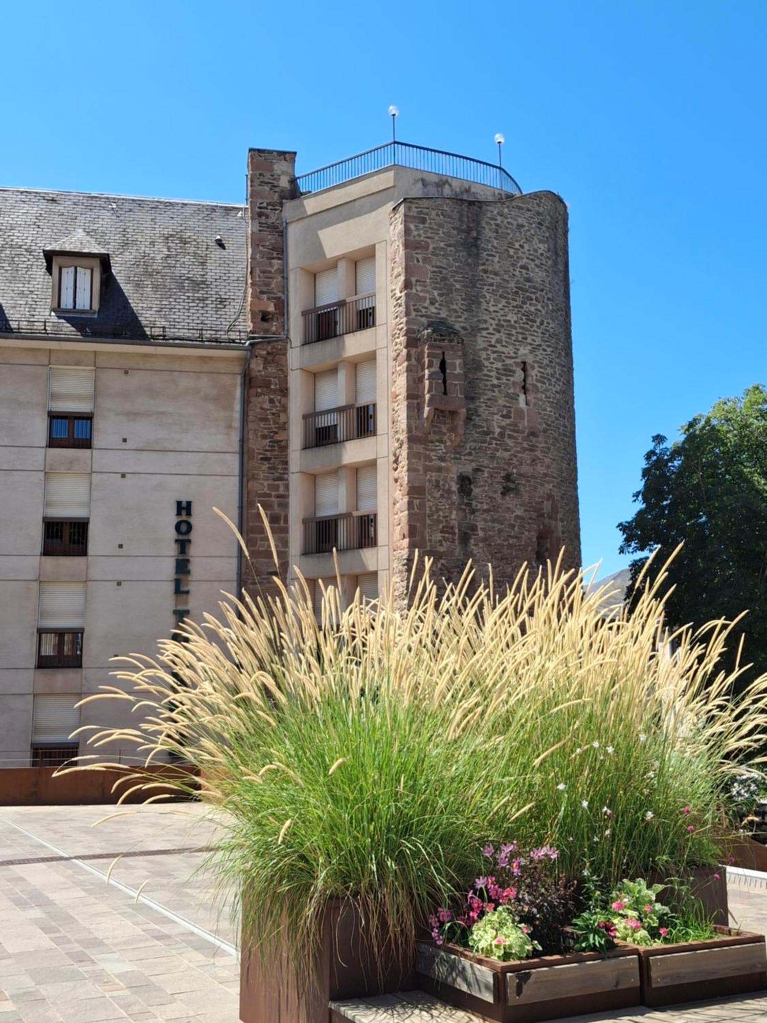 Hotel Tour Maje Rodez Bagian luar foto