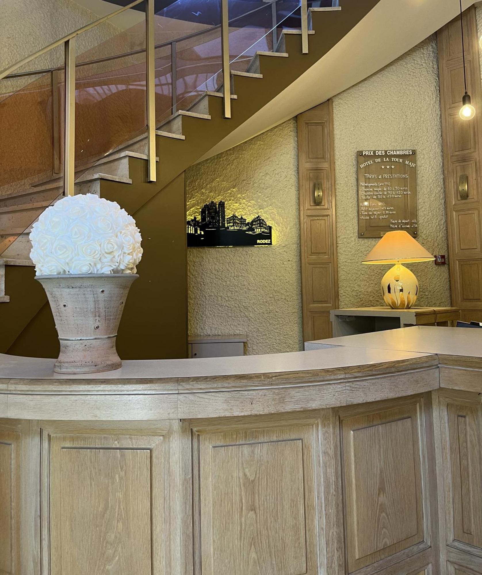 Hotel Tour Maje Rodez Bagian luar foto