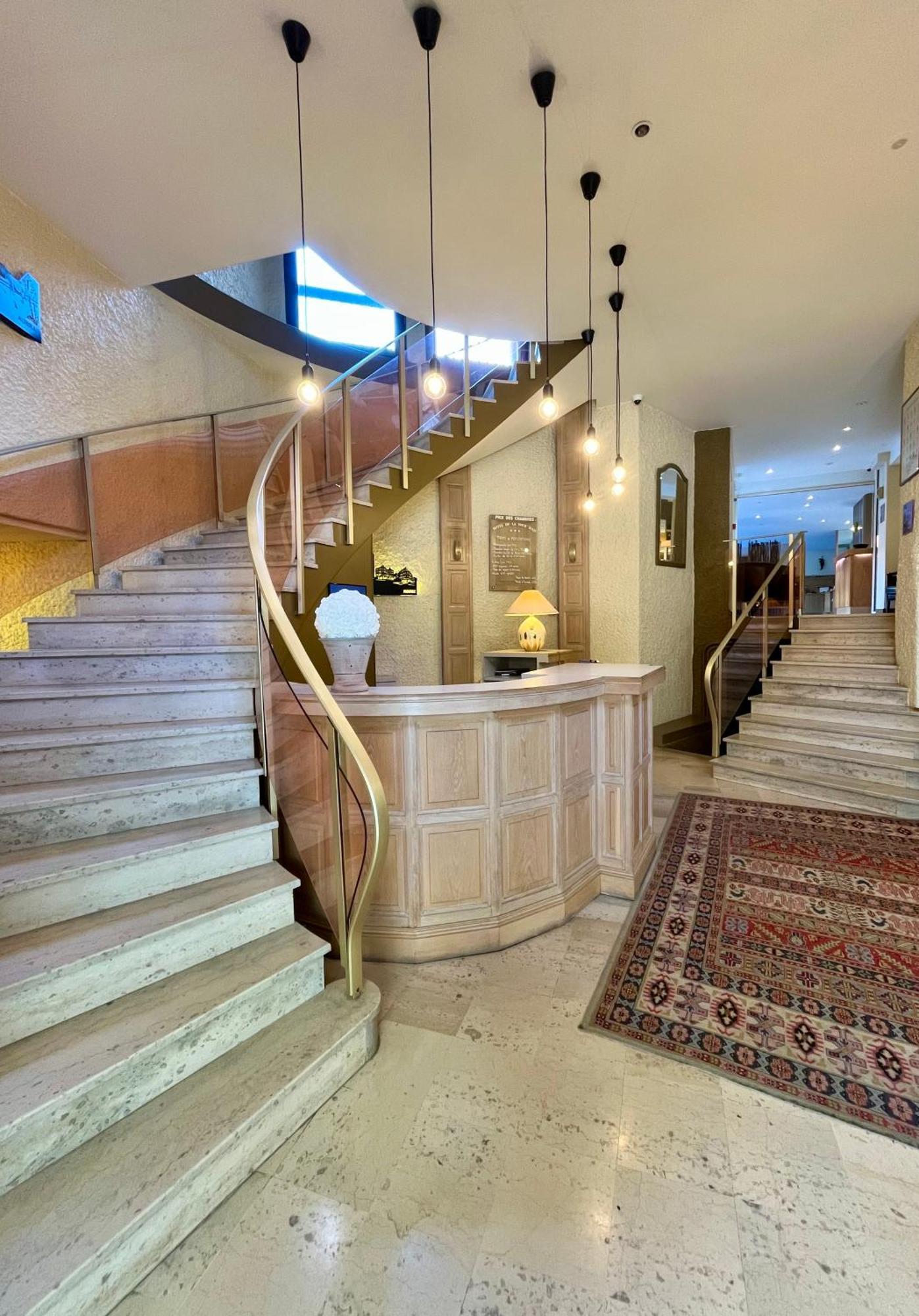 Hotel Tour Maje Rodez Bagian luar foto